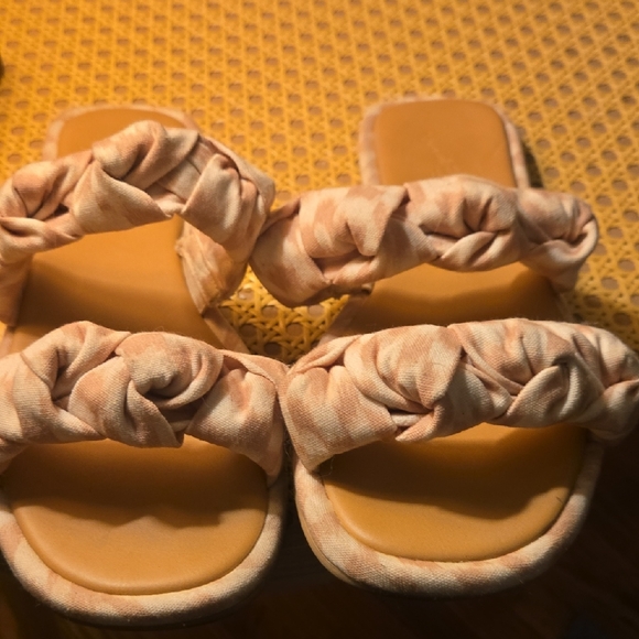 Universal Thread Tan Leather Sandals - Picture 1 of 9
